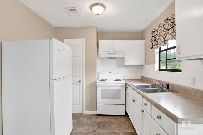 Building Photo - 6429 Schoel Ln