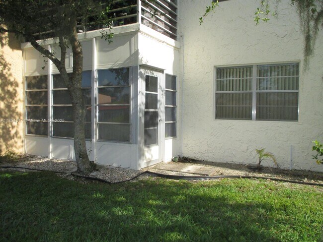 Building Photo - 147 Lake Carol Dr