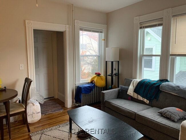 Building Photo - 107 Chestnut St