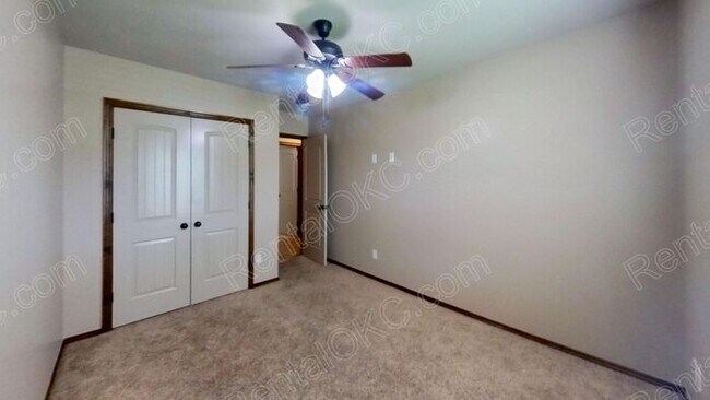 Building Photo - 3/2 plus office in gated SW neighborhood