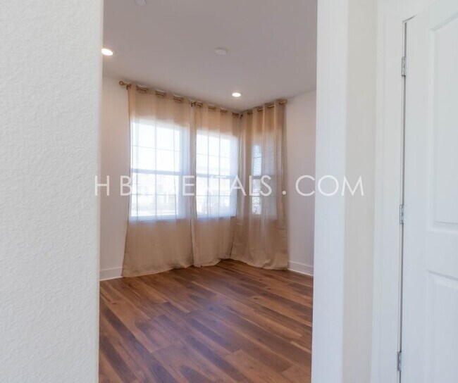 Building Photo - Spacious 4-Bedroom Haven with 4 Full Baths in Lathrop – 3,200 Sq. Ft. of Comfort and Style!