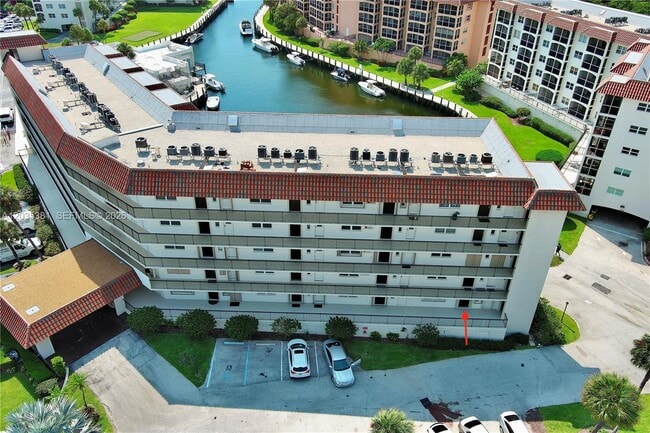 Building Photo - 2871 N Ocean Blvd