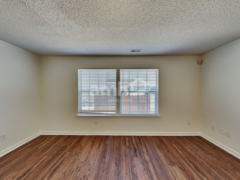 Building Photo - 1014 Holly Park Dr