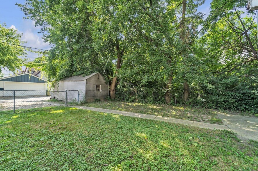 Building Photo - 2932 N Holton St