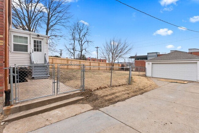 Building Photo - 5807 Columbia Ave