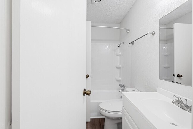 Building Photo - Spacious 3BR Far West Duplex with Loft & Private Deck