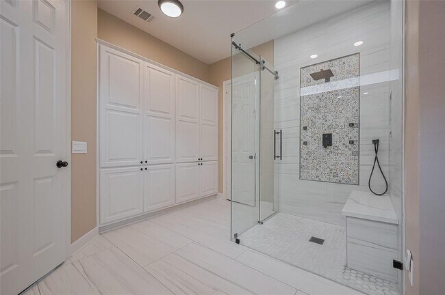 Building Photo - 11826 Legend Manor Dr