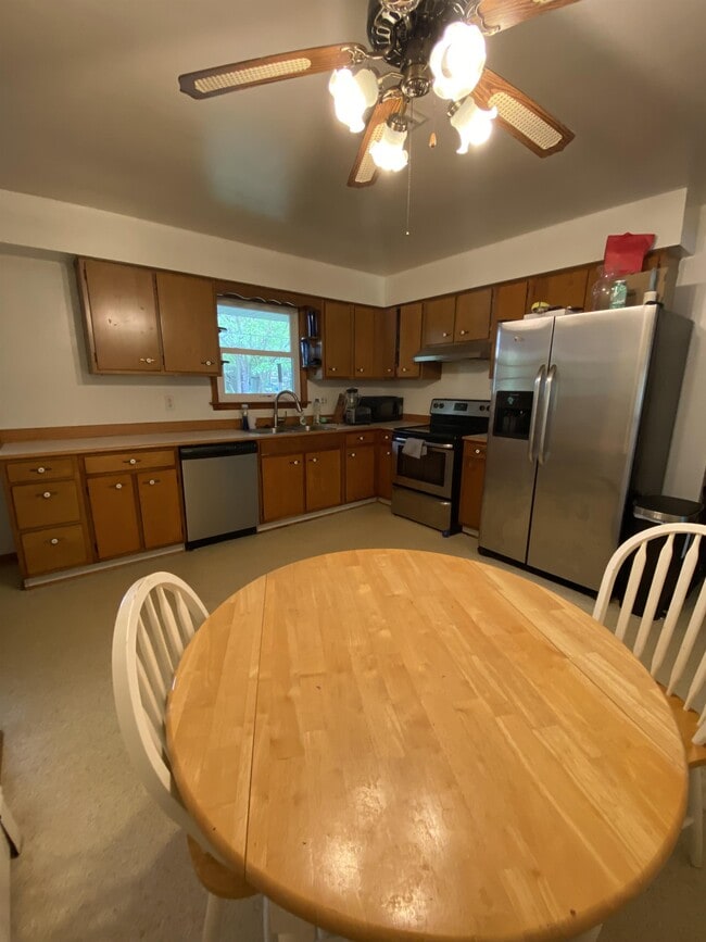 Building Photo - 1304 Maple