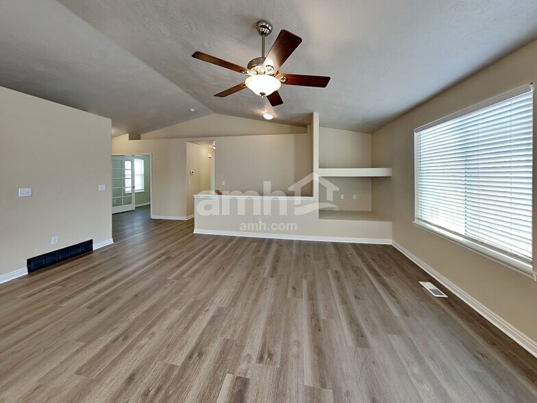 Building Photo - 1716 S 2900 E St