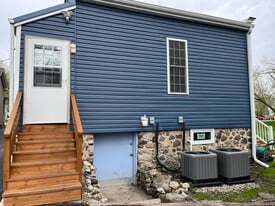 Building Photo - 11323 Fox River Rd