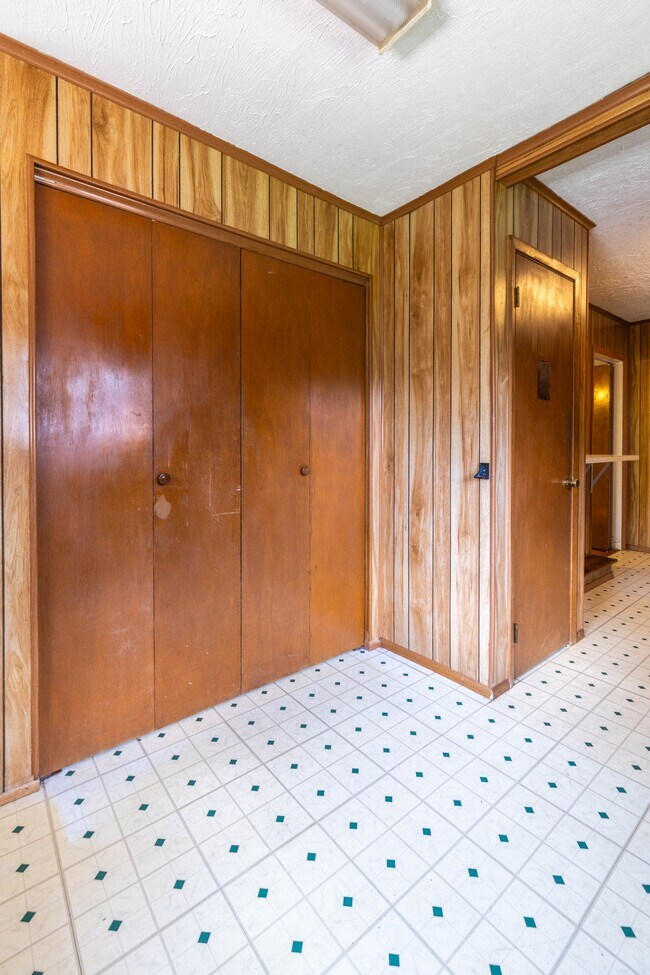 Building Photo - 102 Eastwood Dr