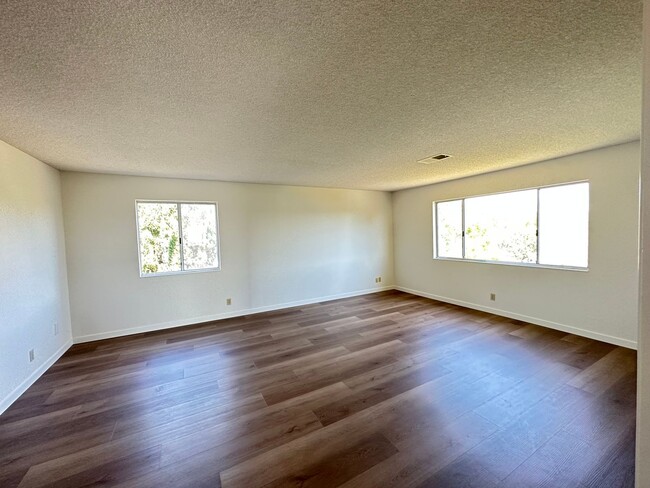 Building Photo - Benicia House in a Desired Location