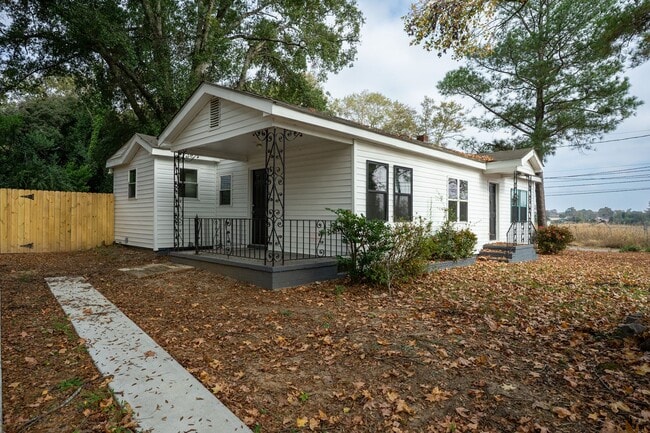 Building Photo - 2001 Hiram Rd