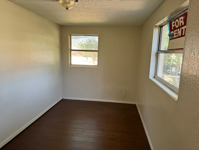 Building Photo - Lakeland 3 Bedroom 1 Bath Home! NO APPLICA...