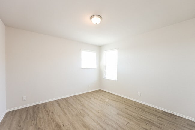 Building Photo - 3639 Somers Crest