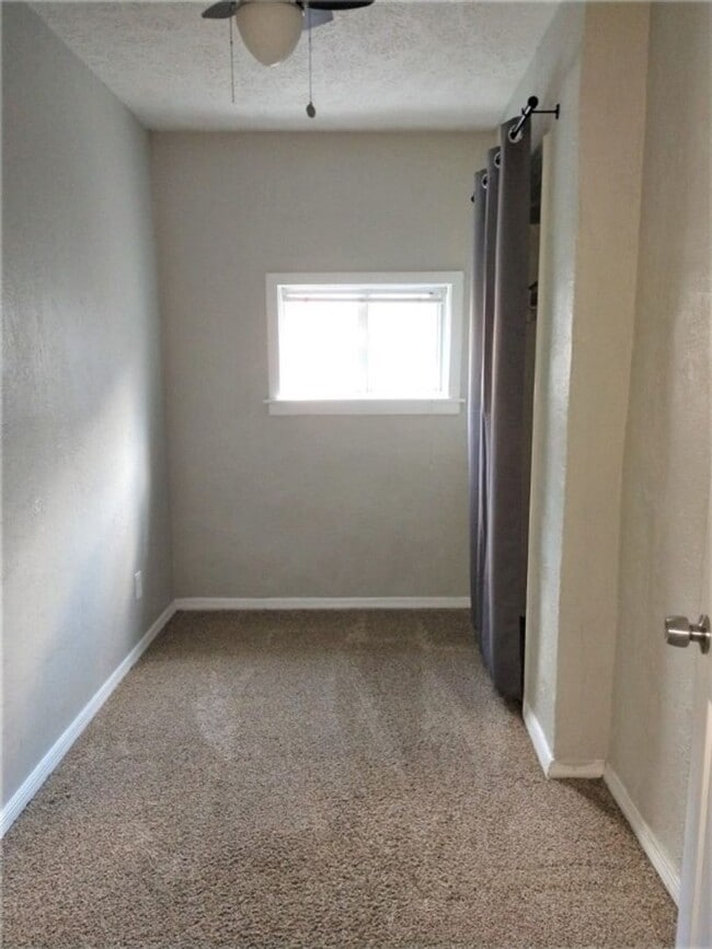 Building Photo - Central Location, Private Deck, In Unit W/...
