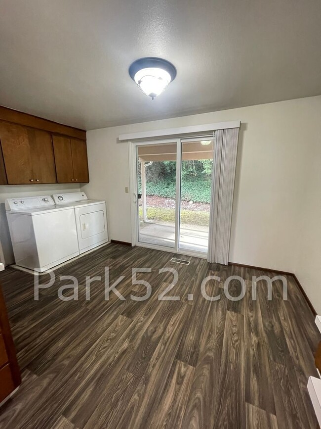 Building Photo - $500 Off 1st Full Month! 2 Bedroom Townhom...