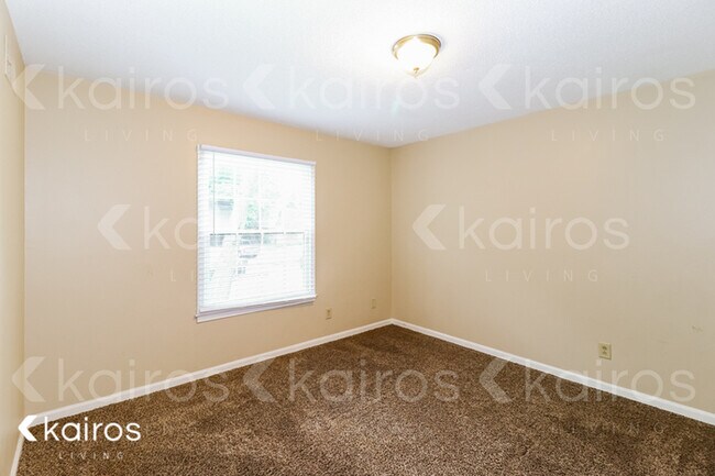 Building Photo - 5824 Tam Oshanter Ave