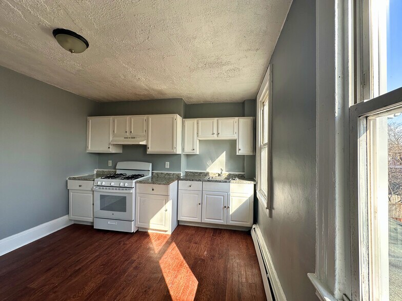 Building Photo - 61 Hasbrouck St