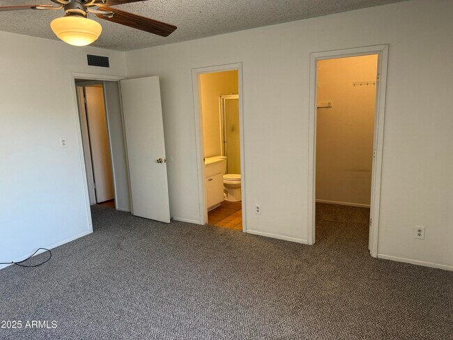 Building Photo - 2105 E Colgate Dr