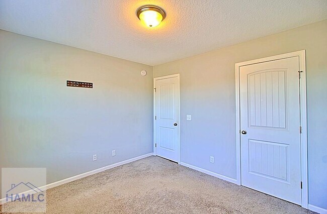 Building Photo - 7 Upland Ct