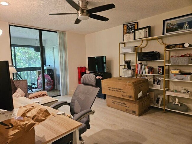 Building Photo - 7976 La Mirada Dr