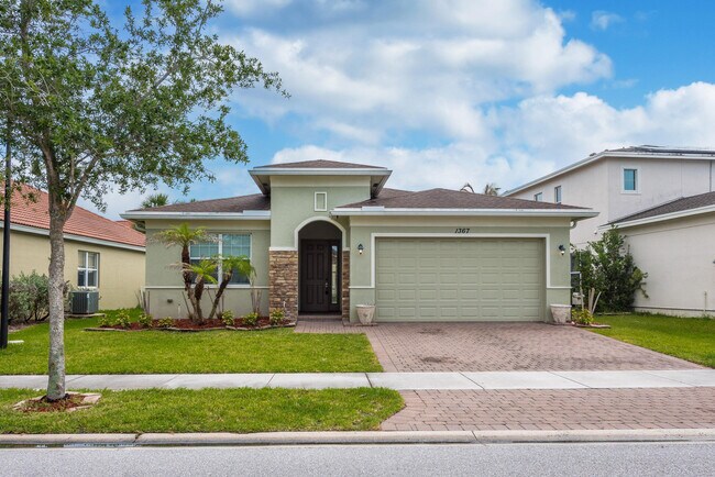 Building Photo - 1367 NW Leonardo Cir