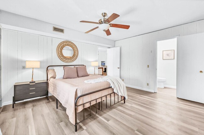 Building Photo - 398 Frontier Ln