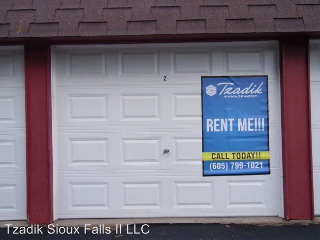 Building Photo - 2 br, 1 bath Apartment - 1900 W 6th St.