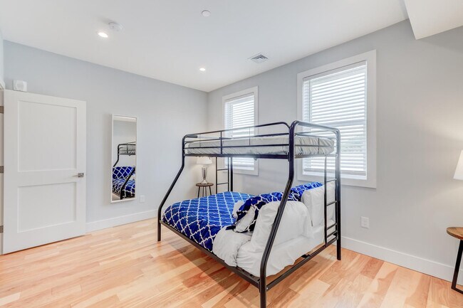 Building Photo - 1011 Bennington St