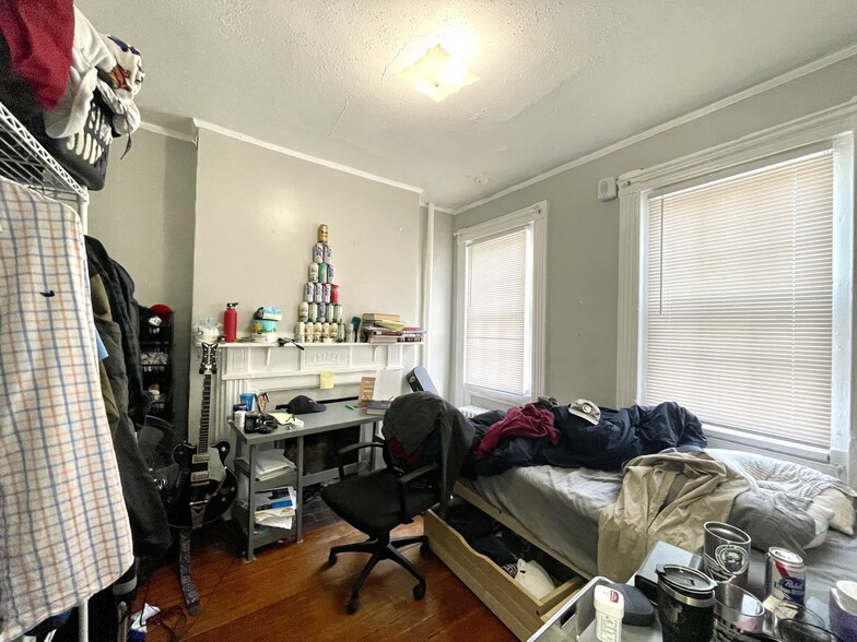 Building Photo - 8 Champney Pl