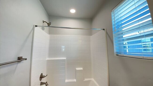 Building Photo - Roe Street Townhomes 2