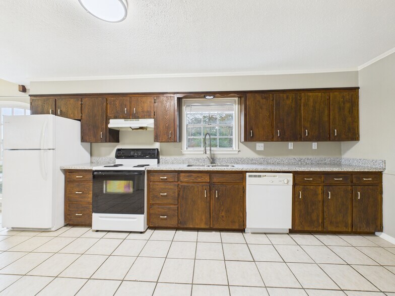 Building Photo - 107 Guillot Rd