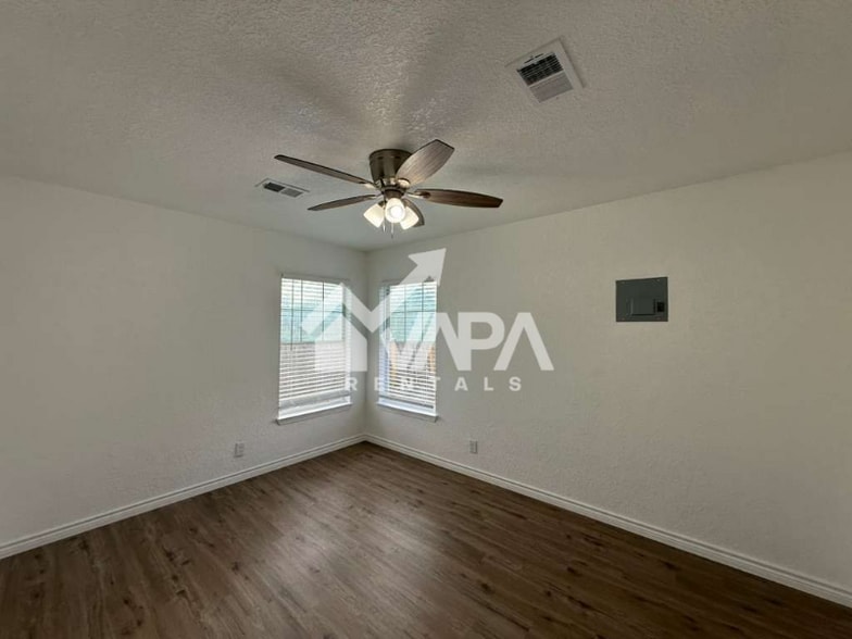 Building Photo - 2902 Woodcliffe St