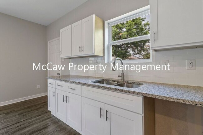 Building Photo - 5004 Colonial Ave