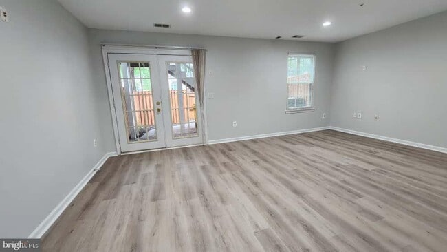 Building Photo - 2420 Sandwich Ct