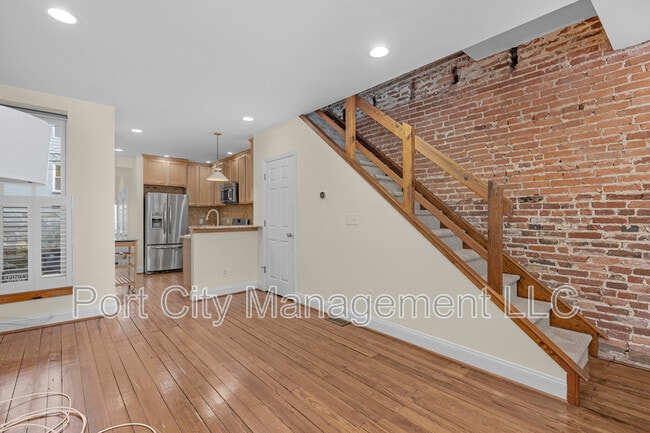 Building Photo - 426 E Fort Ave