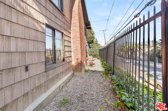 Building Photo - 4849 San Rafael Ave