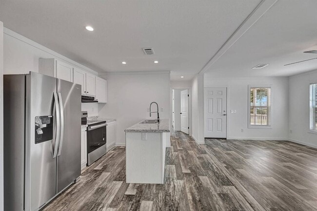 Building Photo - 2563 Skyview St