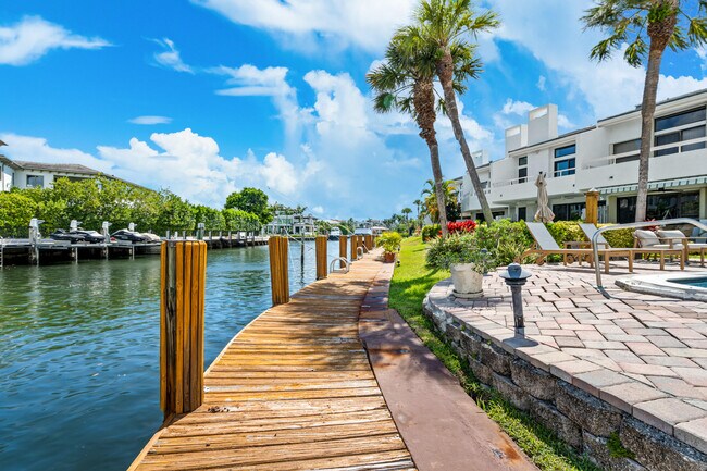 Building Photo - 1005 Bel Air Dr