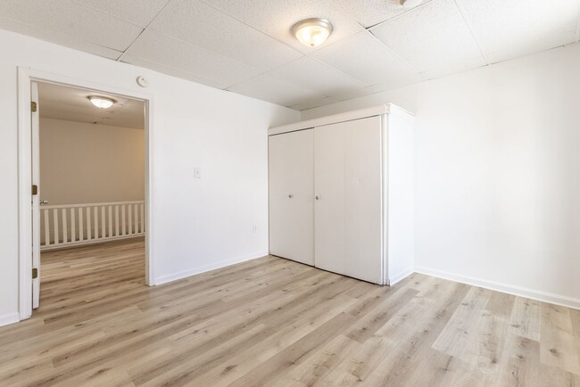 Building Photo - 742 E Warrington Ave
