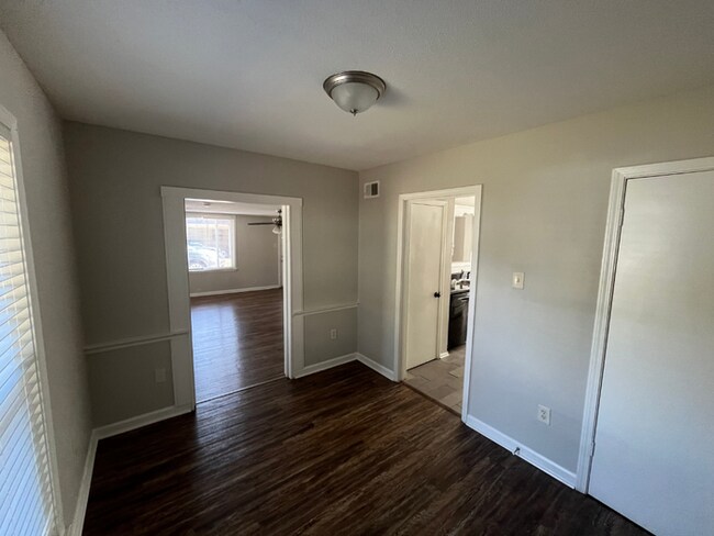 Building Photo - Spacious 4BR/2BA Memphis Home | 1,913 Sq Ft, Hardwood Floors, Brick Fireplace & Fenced Yard