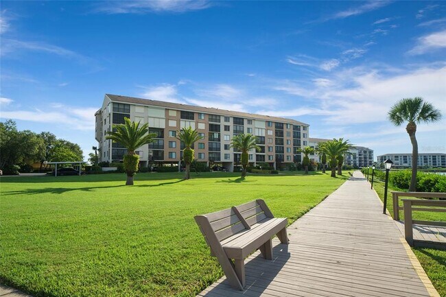 Building Photo - 4550 Bay Blvd