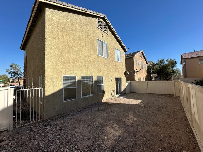 Building Photo - DECATUR & BLUE DIAMOND