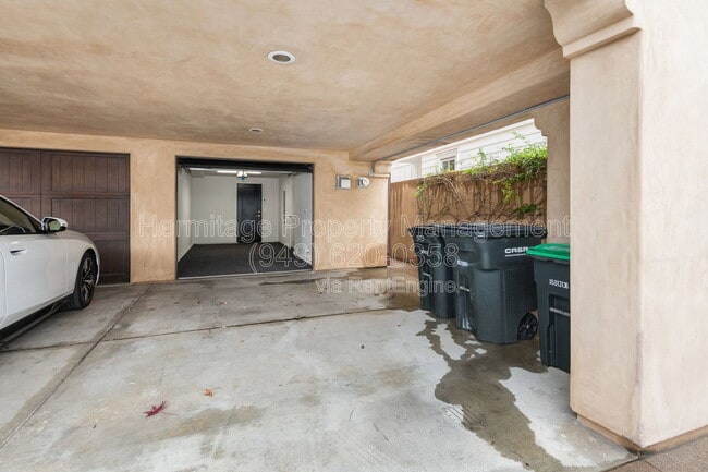 Building Photo - 435 1/2 Carnation Avenue