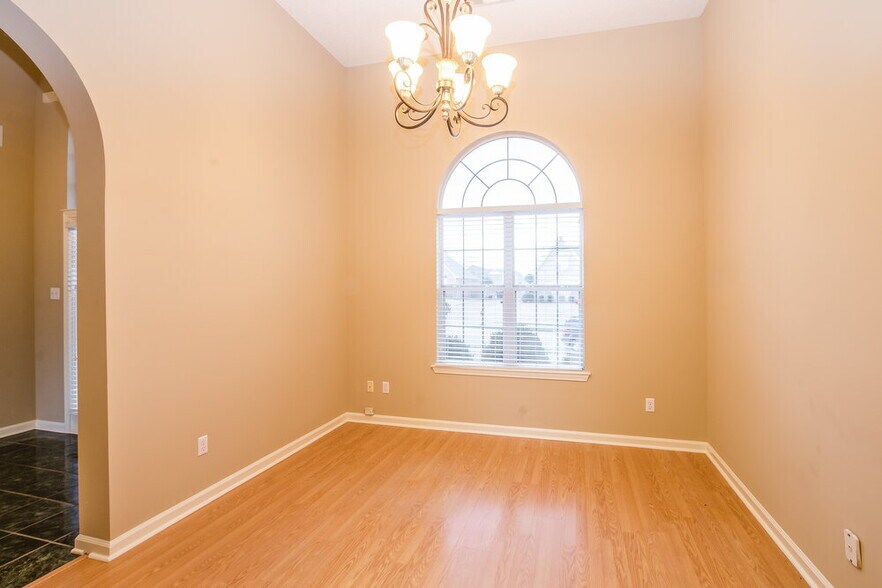 Building Photo - 6658 Raner Cove