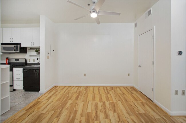 Building Photo - Logan Circle! //Professionally Managed & Recently Renovated // Studio  // Open Floor-Plan in a Mo...