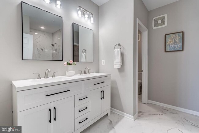 Building Photo - 44848 Tiverton Sq