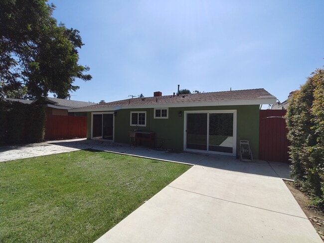 Building Photo - 627 E Woodbury Rd