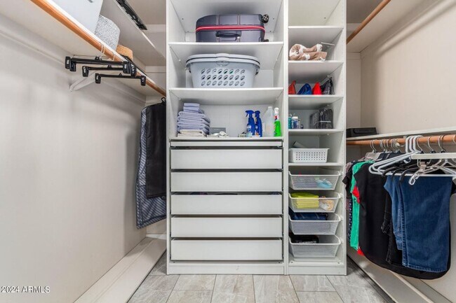 Building Photo - AMAZING ASU HOUSE IN GREAT STUDENT AREA